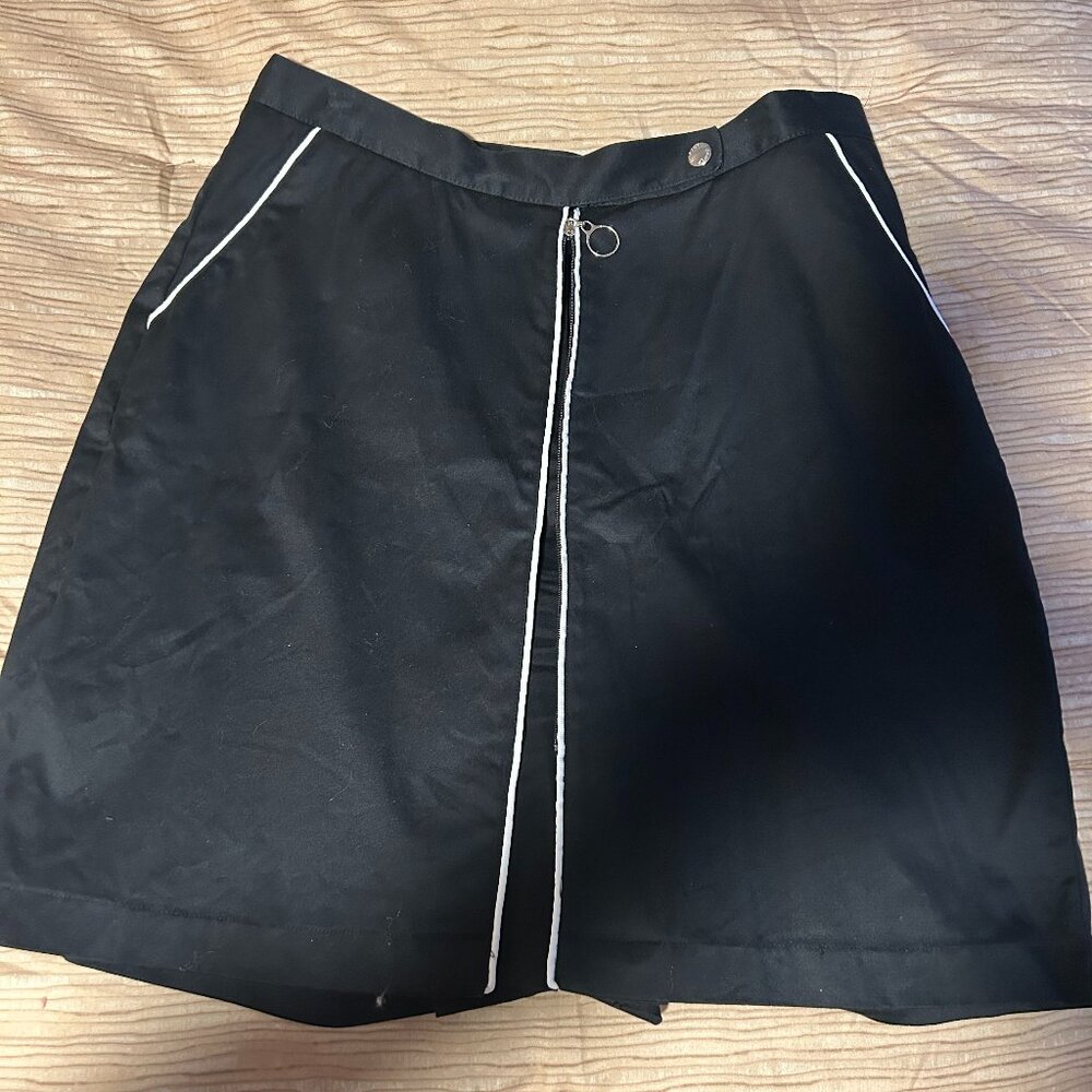 Black with white trim LizGolf Skort
